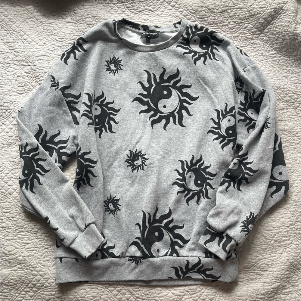 Gray Sun and Yin-Yang Patterned Crew Neck